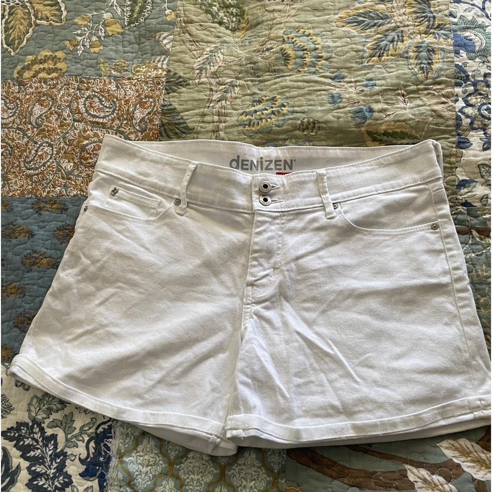 Denizen from Levi’s white shorts Sz 8